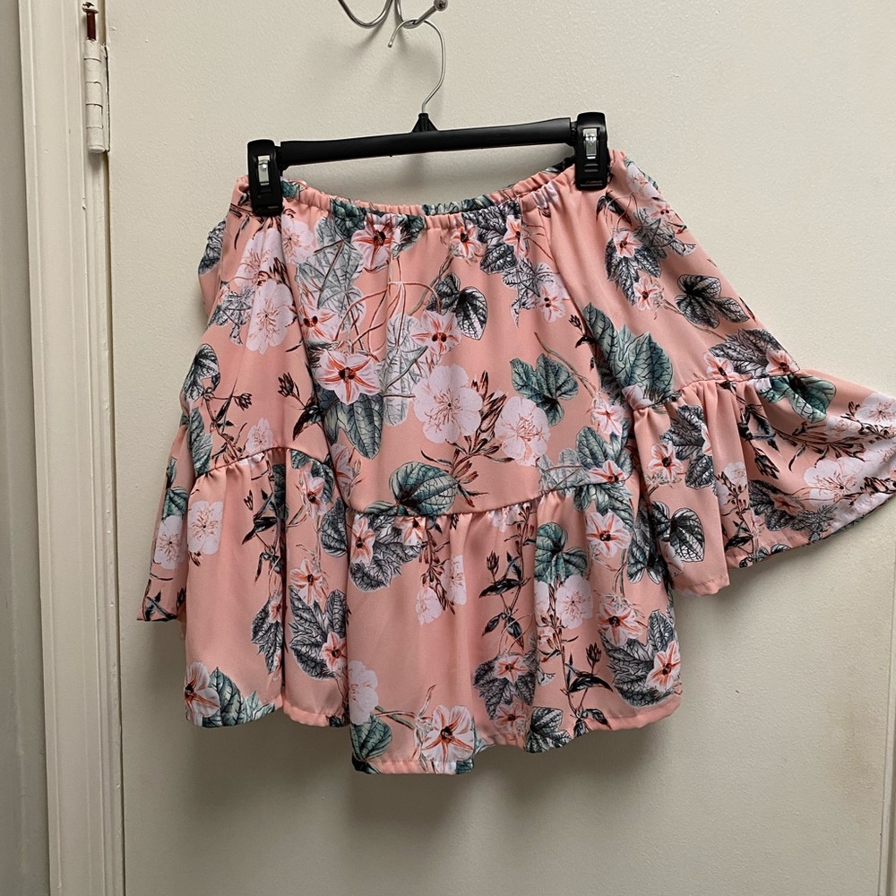 Strapless summer shirt with bell sleeves
